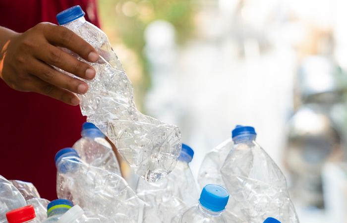 conjunto de garrafas de plástico para reciclagem